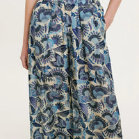 ASPEN PANTS IN PRINTED HABUTAI SILK - MULTICOLOR SKY BLUE