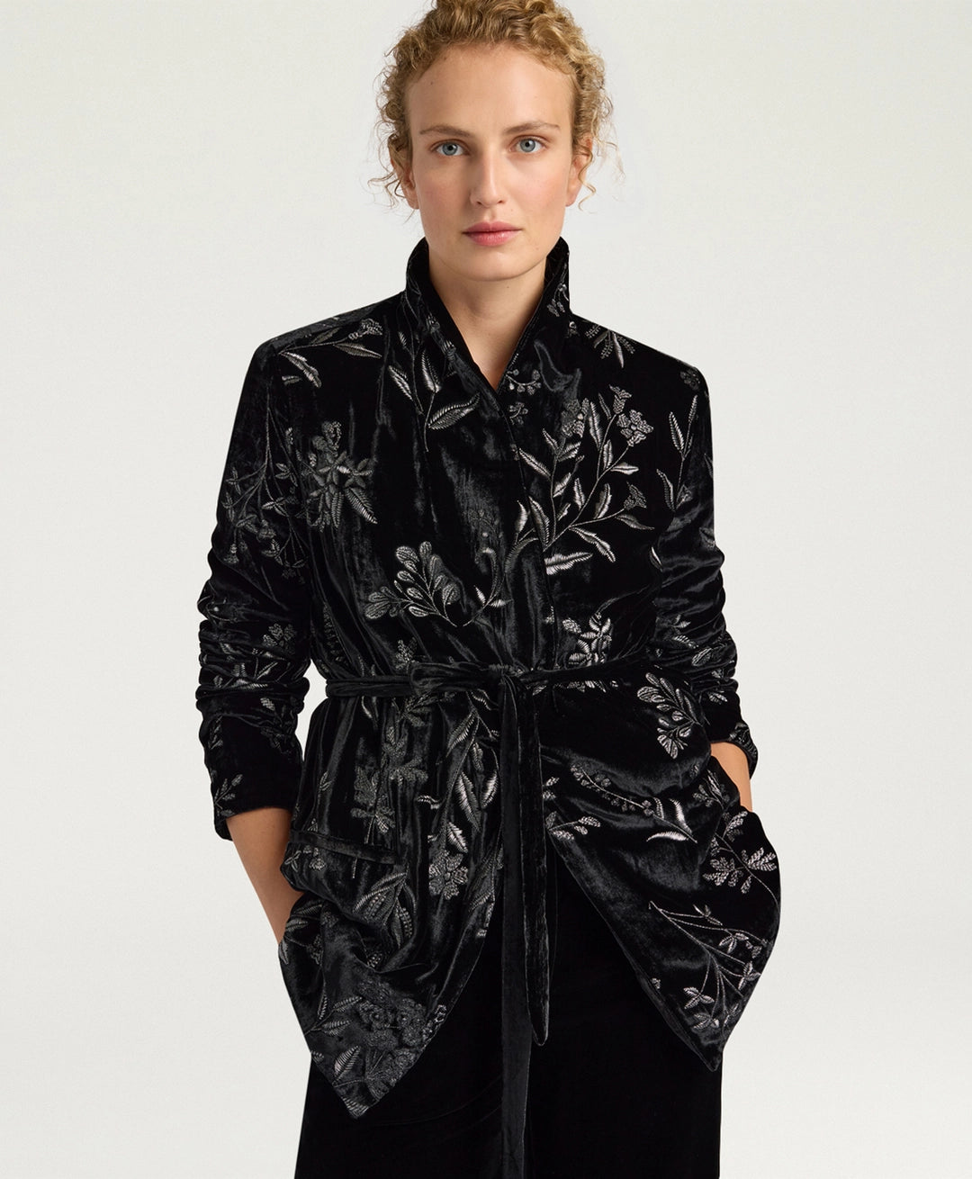 DAHLIA JACKET IN EMBROIDERED VELVET - BLACK
