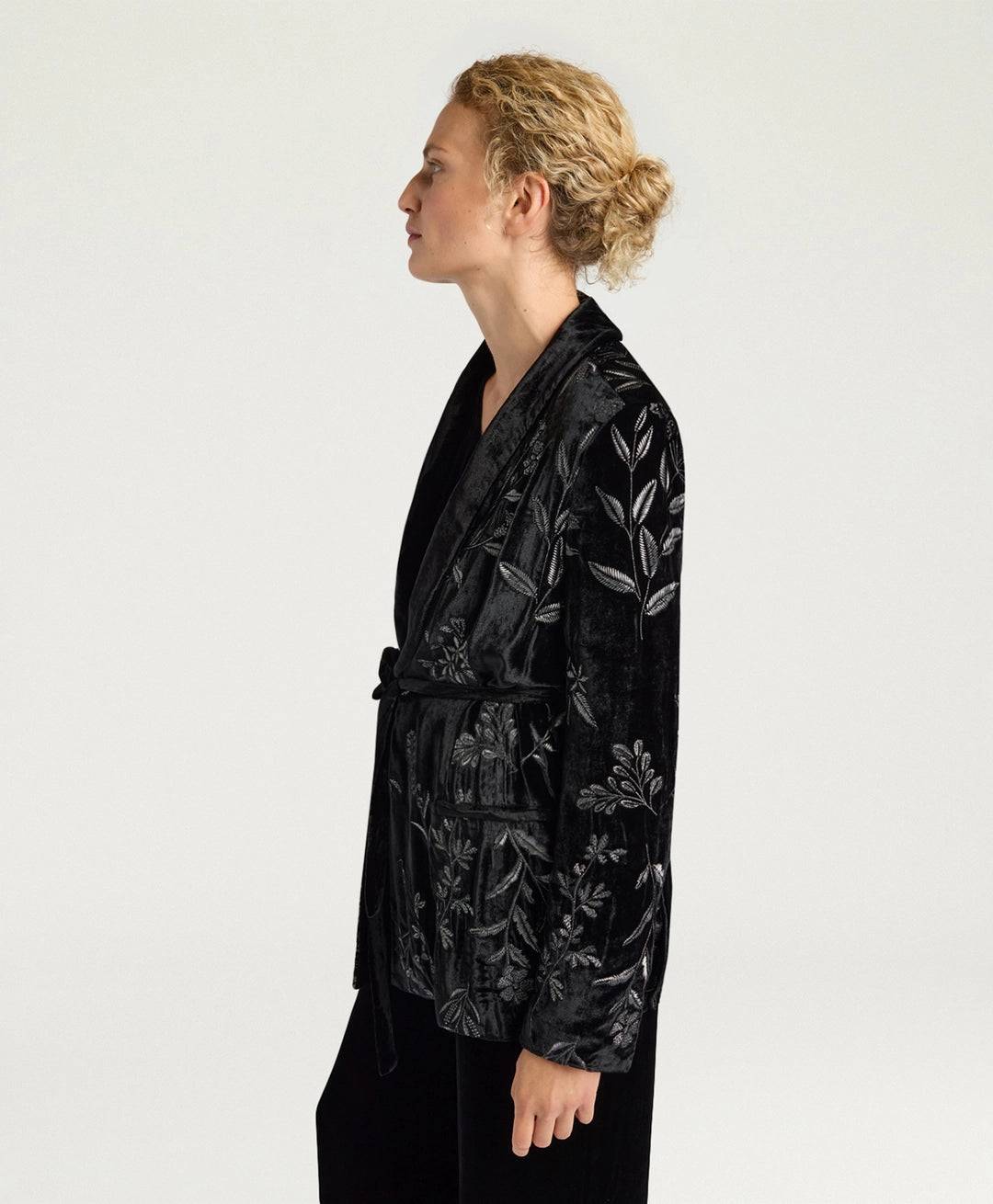 DAHLIA JACKET IN EMBROIDERED VELVET - BLACK