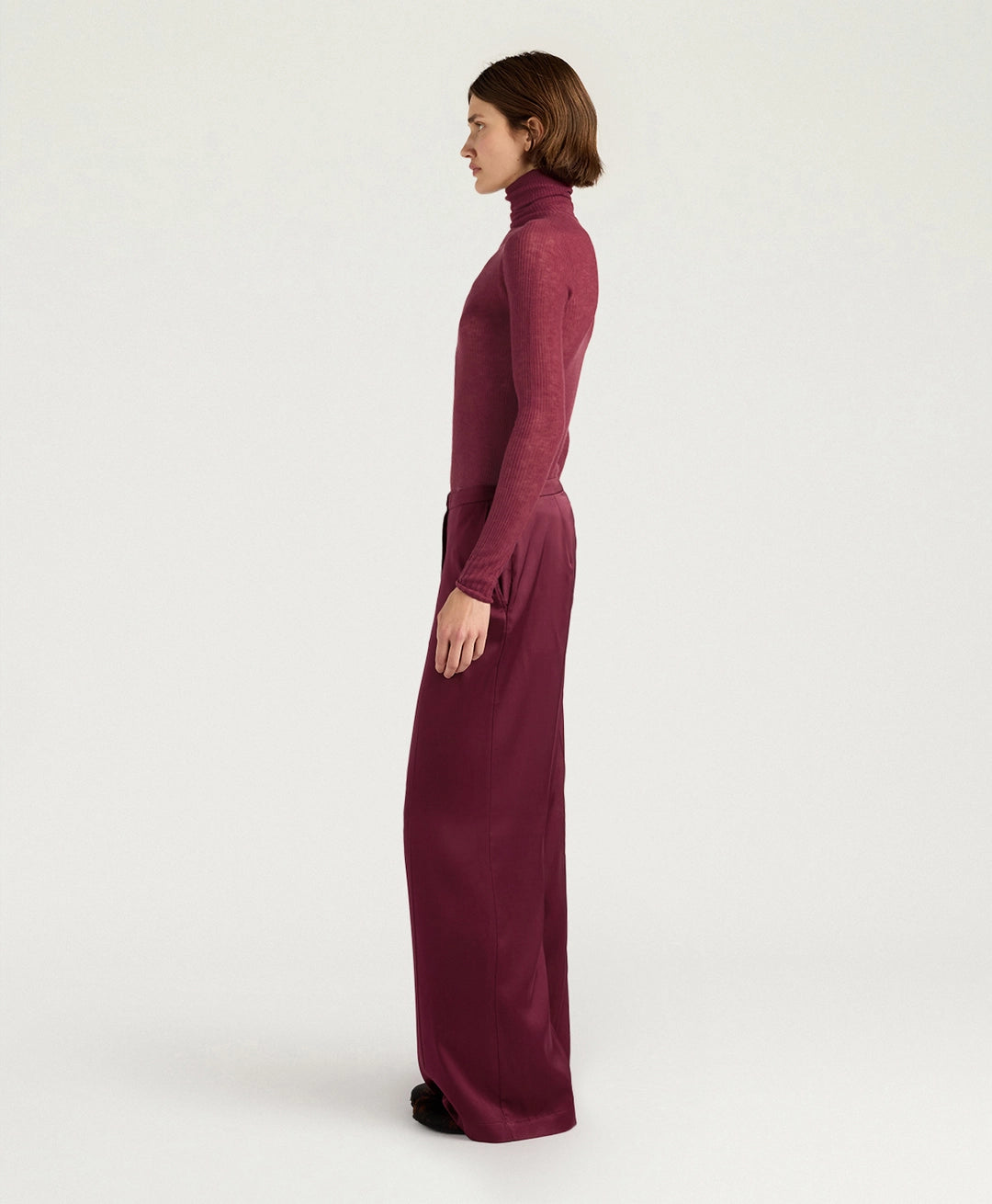 WILDE PANTS IN STRETCH VISCOSE SATIN - WINE RED
