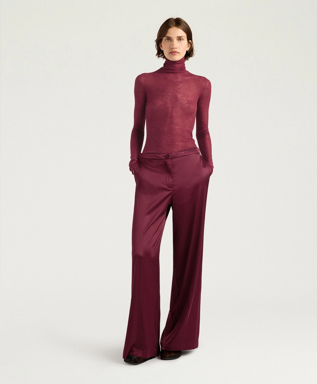 WILDE PANTS IN STRETCH VISCOSE SATIN - WINE RED