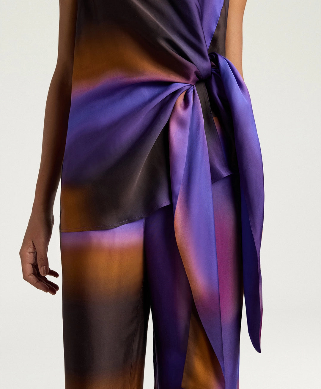 LAPIS TOP IN ALL-OVER PRINTED SATIN - IRIS/CARAMEL