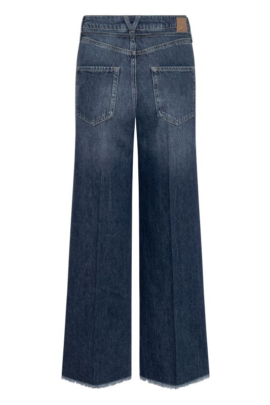 Sventy B Crop