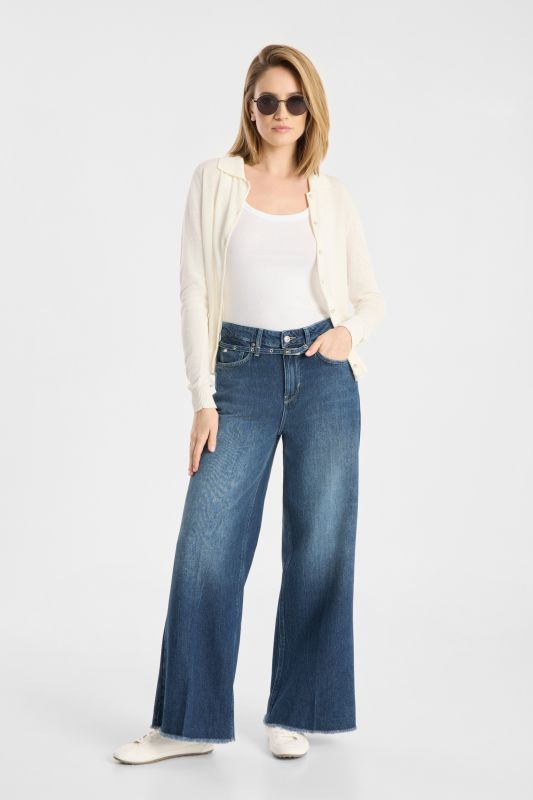Sventy B Crop