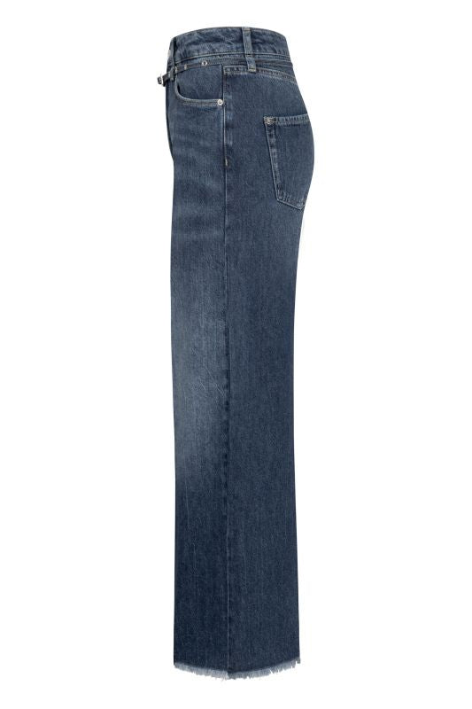 Sventy B Crop